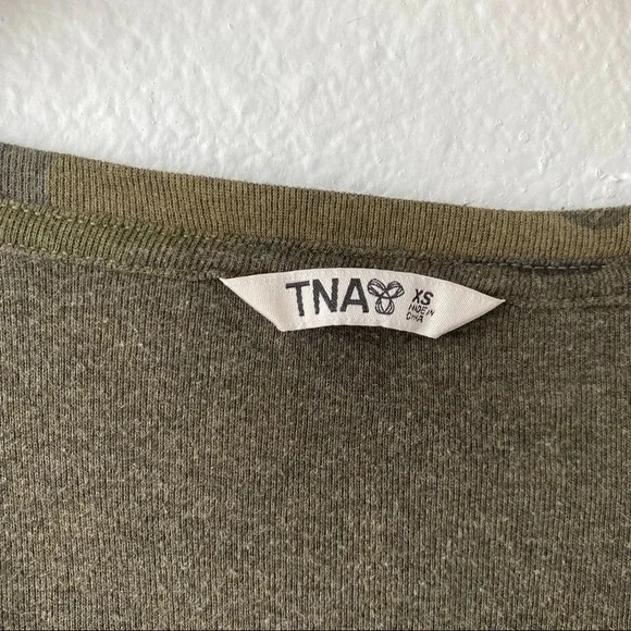 TNA Green Camo 3/4 length sleeve Top - Picture 4 of 10